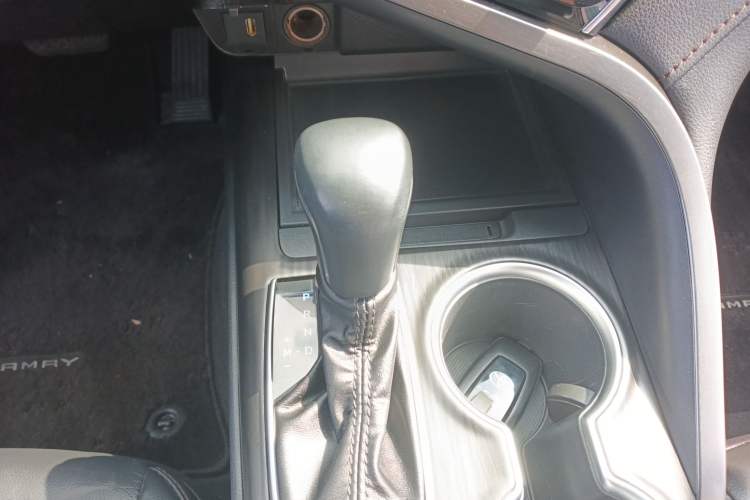 Used Toyota Camry 2021 2.0G Luxury Edition Gear Lever