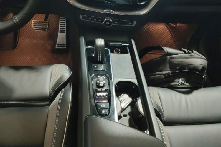 Used Volvo XC60 New Energy 2021 T8 E-Drive Hybrid Smart & Dynamic Edition
