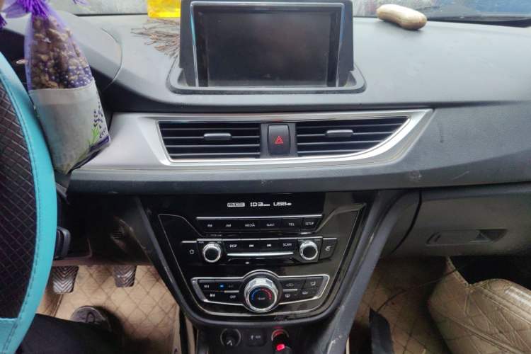 Used Changan Alsvin V7 2015 1.6L Manual Enjoyment Model China IV Standard
