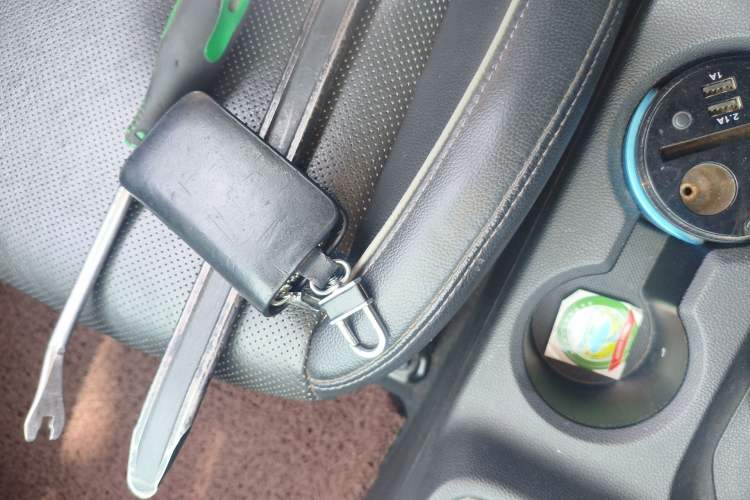 Used Hyundai ix25 2015 2.0L Automatic 4x4 Deluxe DLX Interior 1