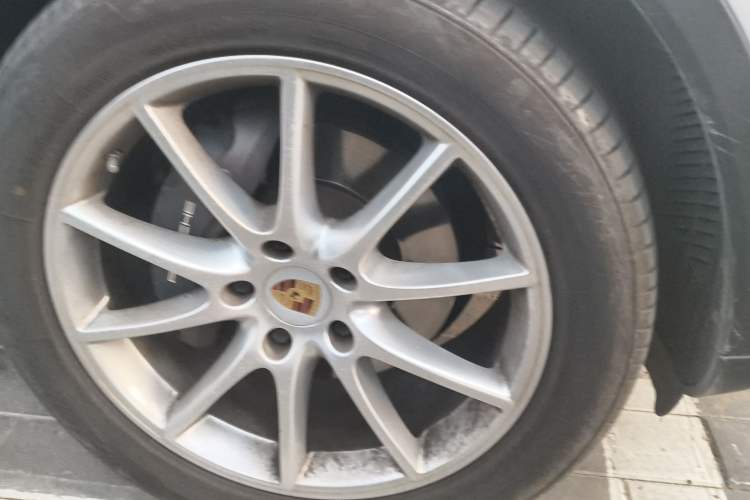 Used Porsche Cayenne 2018 Cayenne 3.0T Right Front Wheel Hub