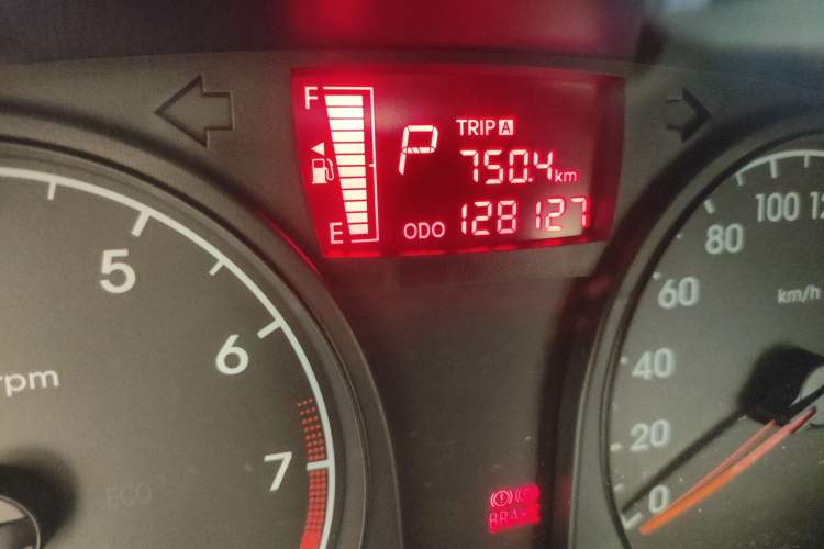 Used Hyundai Verna (older generation) 2014 1.4L Automatic Smart GLS Odometer Close Up