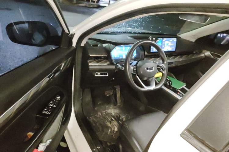 Used Geely Auto Emgrand L HiP 2022 1.5TD-DHT Pro 100KM Super Clean
