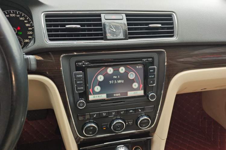 Used Volkswagen Passat 2015 1.8TSI DSG Prestige Edition Audio And AC Panel