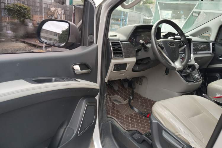 Used JAC Refine M4 2017 2.0T Manual Luxury Version Driver Seat