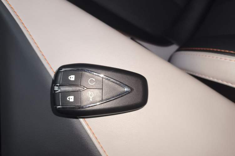 Used CHANGAN UNI-V 2023 1.5T Prestige Model
