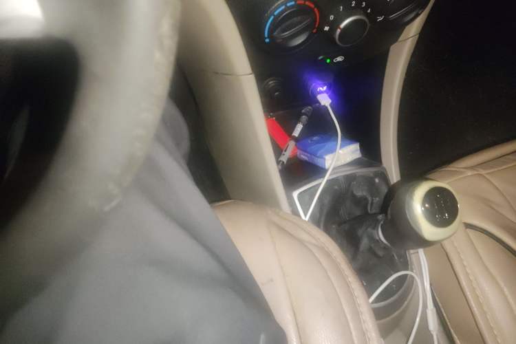 Used Hyundai Verna (older generation) 2014 1.4L Manual Smart GLS Trim Gear Lever