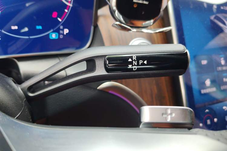 Used Mercedes-Benz GLC 2025 Refreshed GLC 300 L 4MATIC Dynamic Version 5 Seats Gear Lever