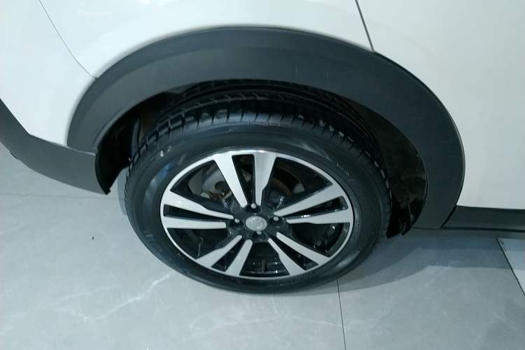 Used Nissan Kicks 2017 1.5L CVT Smart Drive Edition Exterior 4