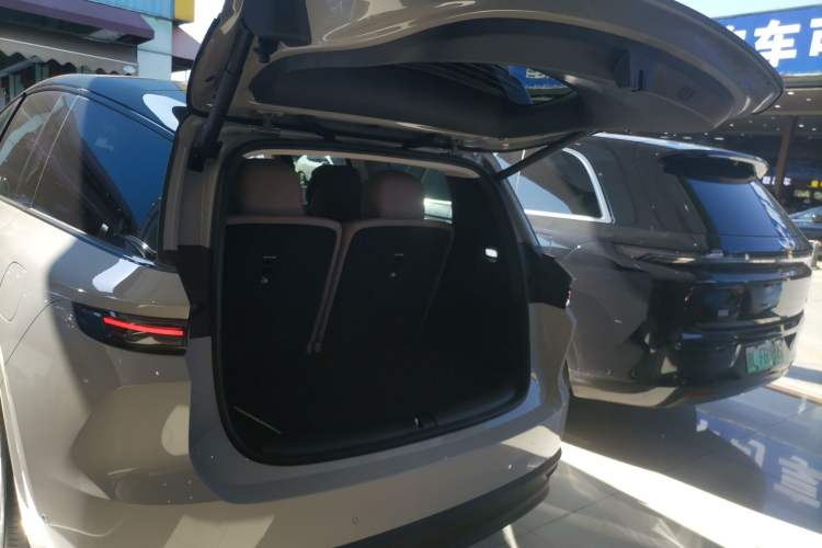 Used Li Auto Li Auto i8 2025 Model Standard Version
