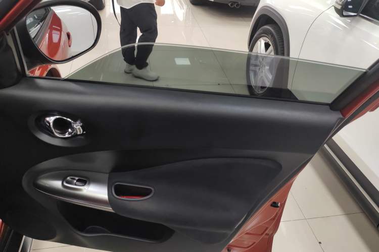 Used Infiniti ESQ 2014 1.6L Spontaneous Edition