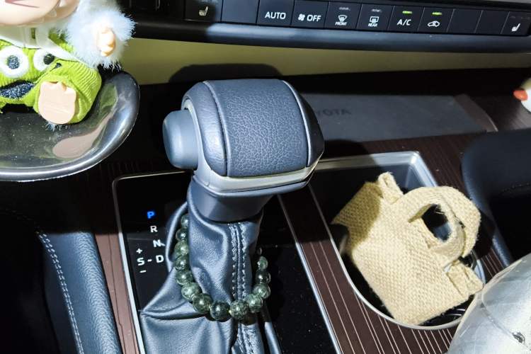 Used Toyota Granvia 2023 2.5L Hybrid Prestige PLUS Edition
