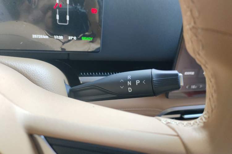 Used VOYAH Dream 2025 PHEV Four-Wheel Drive Prestige Kunpeng Edition
