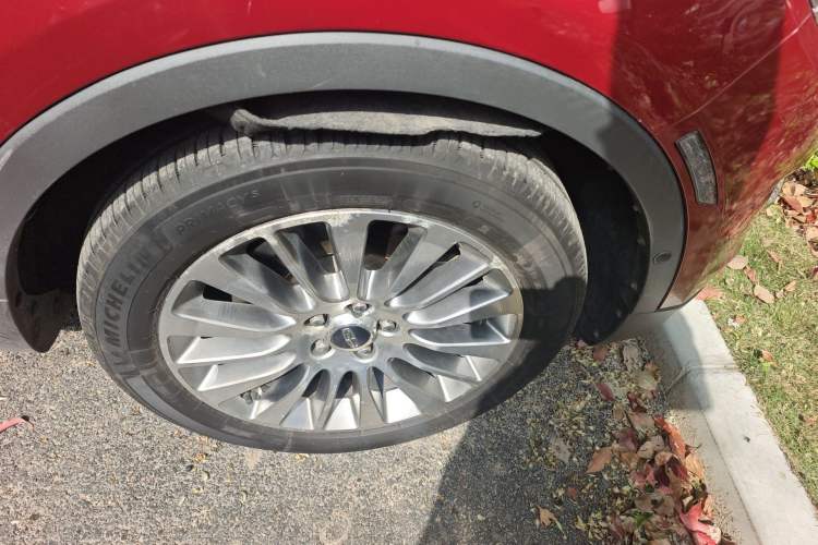 Used Lincoln MKC 2014 2.0T Four-Wheel Drive Luxury Edition Right Front Wheel Hub