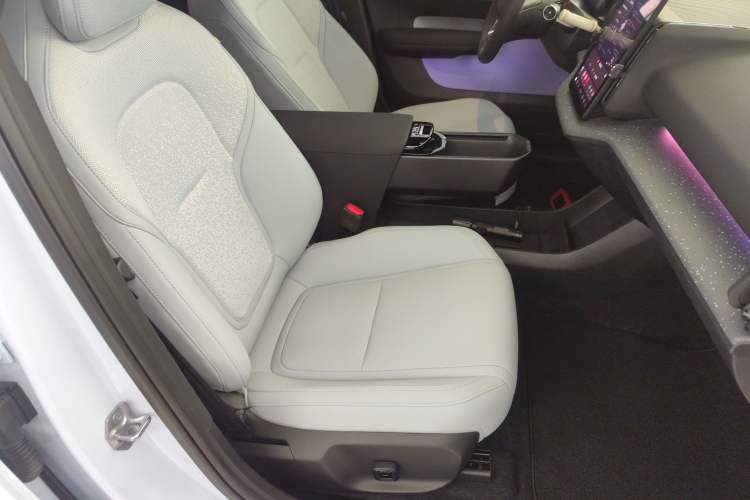 Used Volvo EX30 2025 Rear-Drive Long-Range Version Ultra
