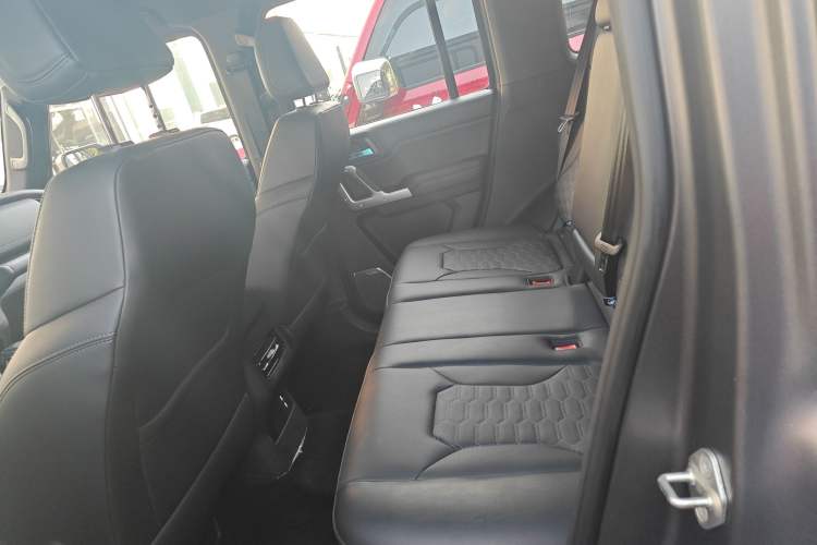 Used 212 T01 2024 2.0T Mechanic
