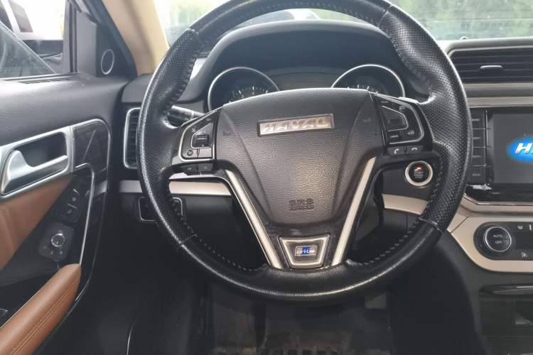 Used Haval H6 Coupe 2015 Blue Label 2.0T Automatic Two-Wheel Drive Prestige Model Steering Wheel