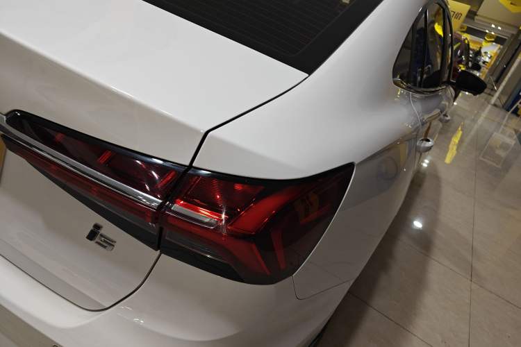 Used Roewe i5 2021 1.5L CVT Starry Edition
