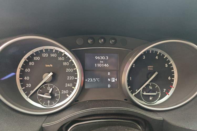 Used Mercedes-Benz R-Class 2017 R 320 4MATIC Business Edition Prestige Model