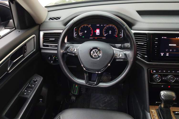 Used Volkswagen Teramont 2020 530 V6 Four-Wheel Drive Luxury Version China VI Standard Steering Wheel