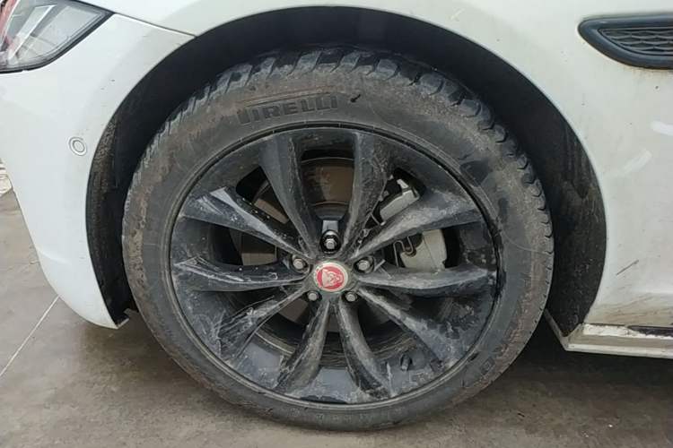 Used Jaguar XFL 2021 XFL 2.0T P250 All-Wheel-Drive Shimmering Black Sport Edition Exterior 4