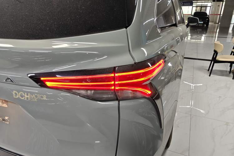 Used Toyota Granvia 2022 2.5L Hybrid Flagship Edition