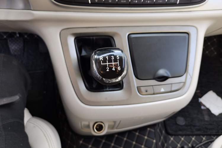 Used SAIC MAXUS G10 2016 2.0T Manual Elite Edition Gear Lever