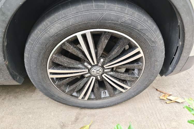 Used Volkswagen Tiguan L 2019 330TSI Automatic Two-Wheel Drive Panoramic Comfort Edition China VI Standard Right Front Wheel Hub