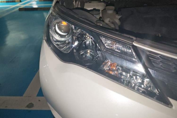Used Toyota RAV4 2015 2.0L CVT Two-Wheel Drive Fashion Edition Right Front Headlight