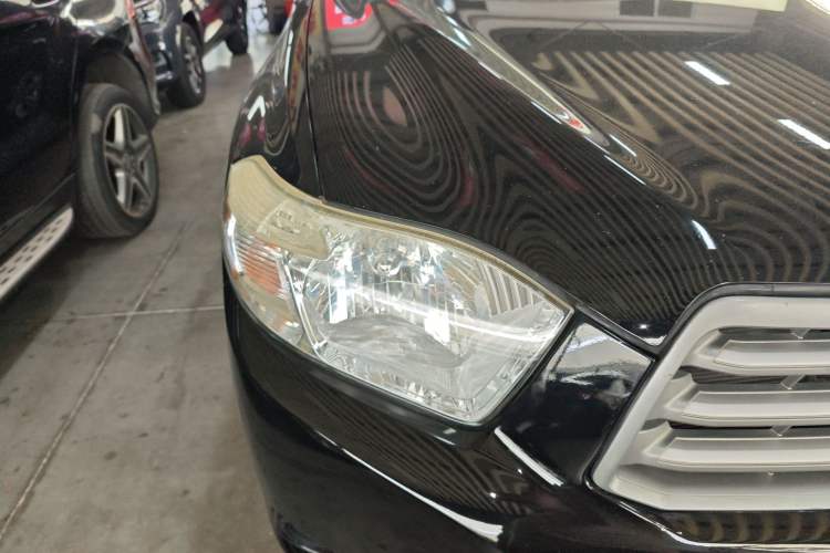 Used Toyota Highlander 2011 2.7L Two-Wheel Drive 5-Seater Elite Edition Right Front Headlight