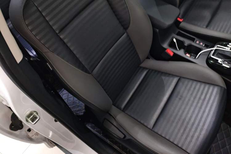 Used Kia Sportage R 2019 2.0L Automatic Smart Luxury Edition Right Front Seat