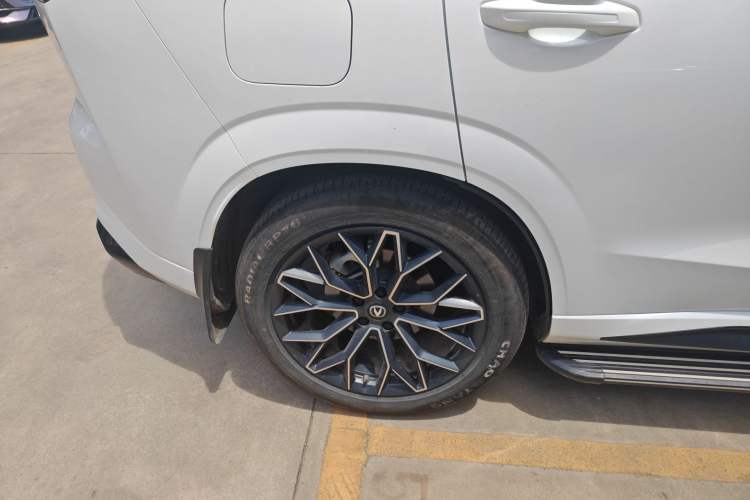 Used CHANGAN UNI-Z New Energy 2025 Model, Smart New Blue Whale 125km Battleship+ Version Right Rear Wheel Hub