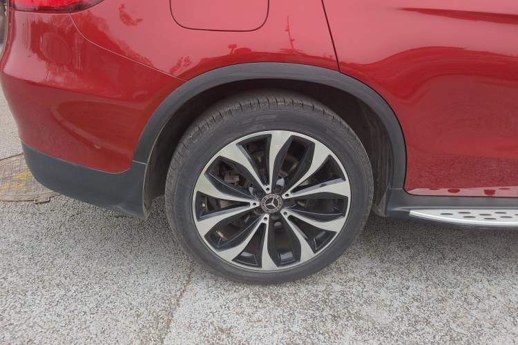 Used Mercedes-Benz GLC Coupe 2019 GLC 260 4MATIC Coupe SUV Exterior 5