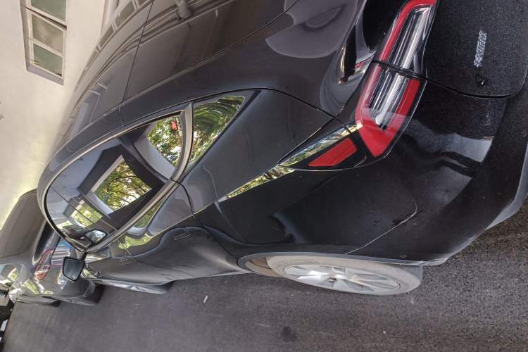 Used Tesla Model Y 2022 Long-Range All-Wheel-Drive Version
