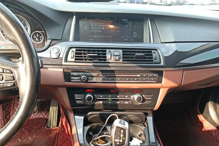 Used BMW 5 Series 2014 520Li Elegant Model
