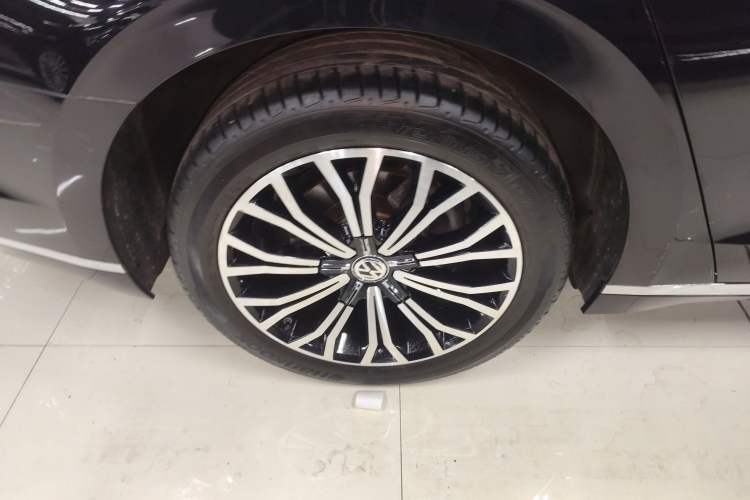 Used Volkswagen Phideon 2019 380TSI Two-Wheel Drive Business Edition China VI Standard
