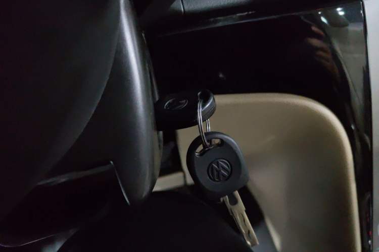 Used Volkswagen Lavida 2011 2.0L Automatic Premium Edition Vehicle Key