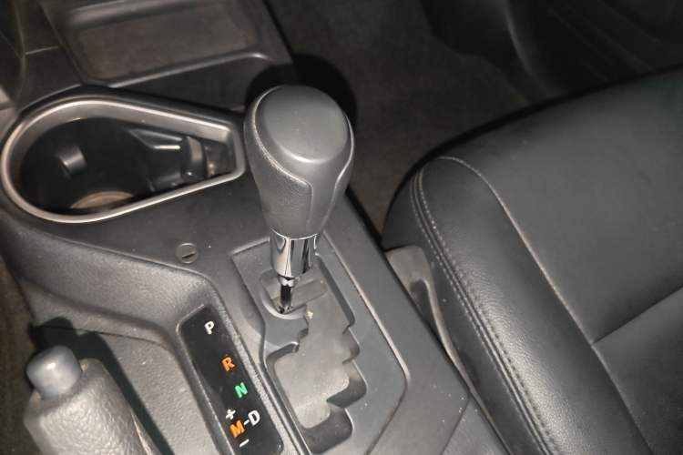 Used Toyota RAV4 2019 2.0L CVT Two-Wheel Drive Luxury Version China VI Standard Gear Lever