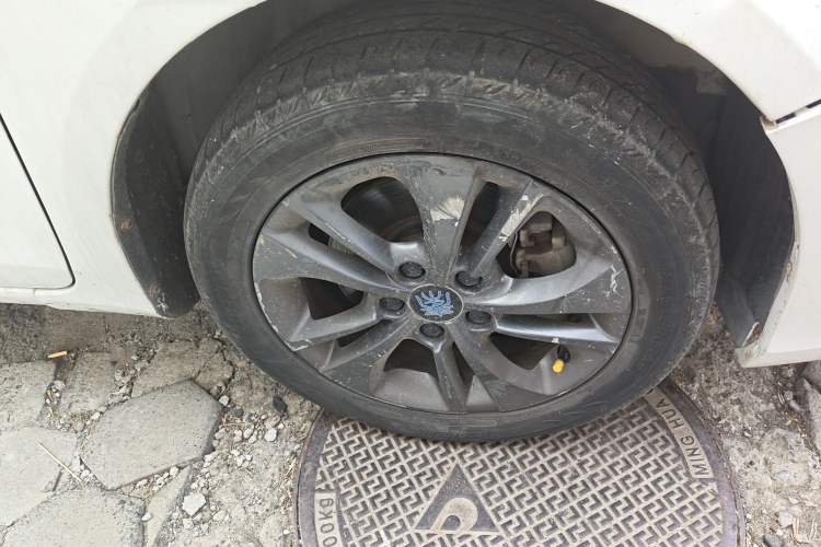 Used BYD Qin New Energy 2017 1.5T Luxury Model Right Front Wheel Hub