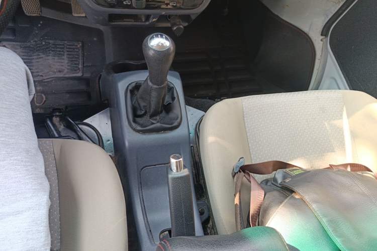 Used Jinbei Hiace X30 2023 1.5L Super-Comfortable Passenger Van 5/6/7-Seater Non-Air-Conditioned Version Model SWC15M
