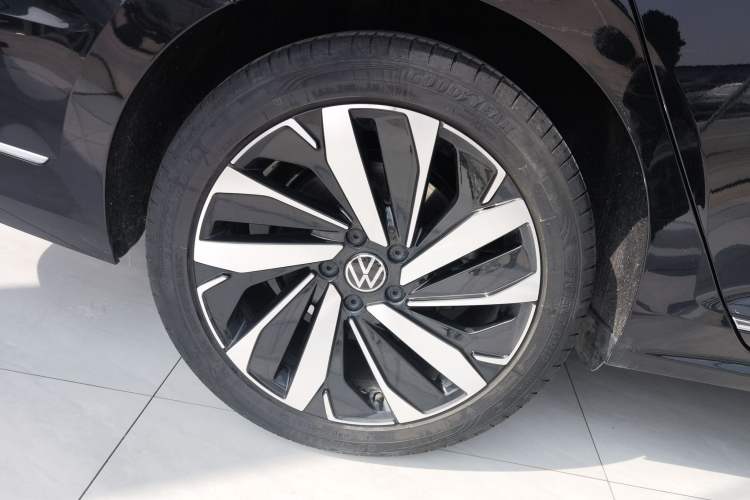 Used Volkswagen Passat 2024 380TSI Dragon Glory Edition
