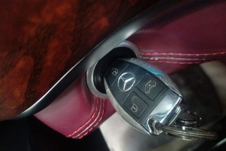 Used Mercedes-Benz V-Class 2018 V 260 L Prestige Extended Version China VI Vehicle Key