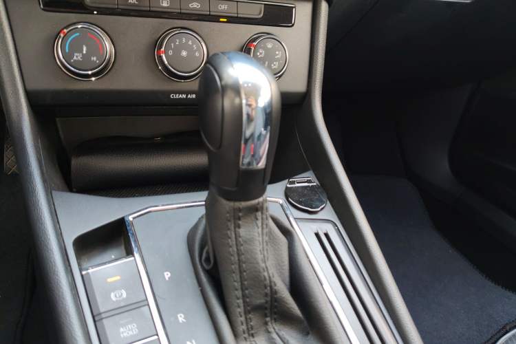 Used Volkswagen Lavida 2022 1.5L Automatic Comfort Edition Gear Lever