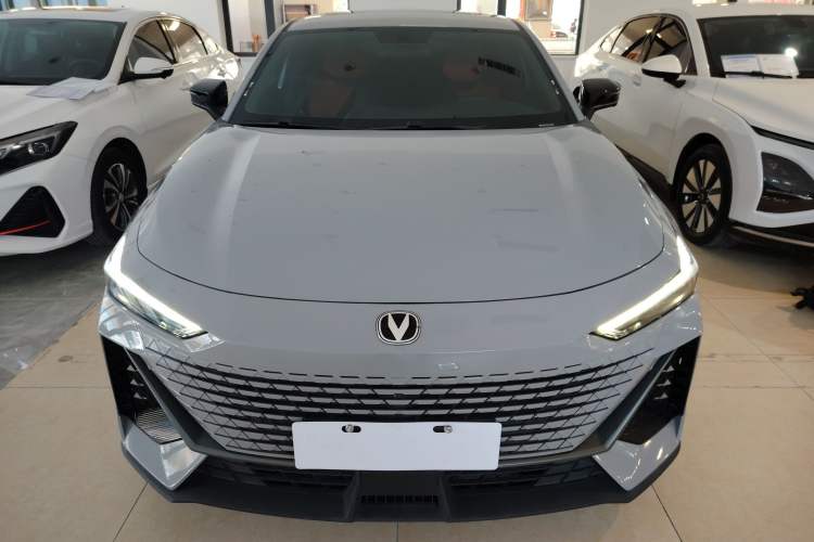 Used Changan UNI-V iDD 2023 Zhidian iDD 1.5T 113km Smart & Fun Version (Rapid Edition)
