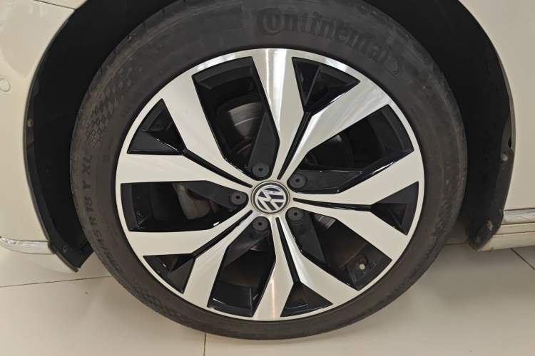 Used Volkswagen Magotan 2018 330TSI DSG Luxury Model Left Front Wheel Hub