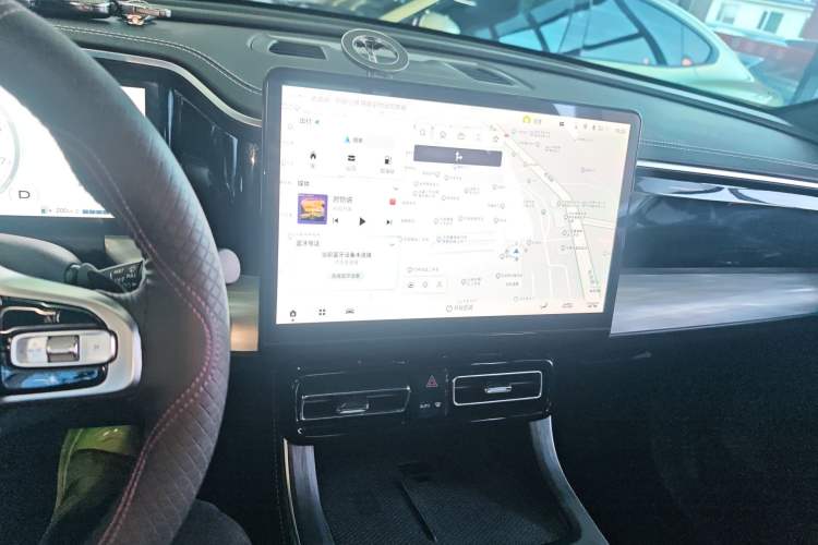 Used GAC Trumpchi GS8 2024 Linghang Series 2.0 TGDI Two-Wheel Drive Luxury Smart Connectivity Version Audio And AC Panel