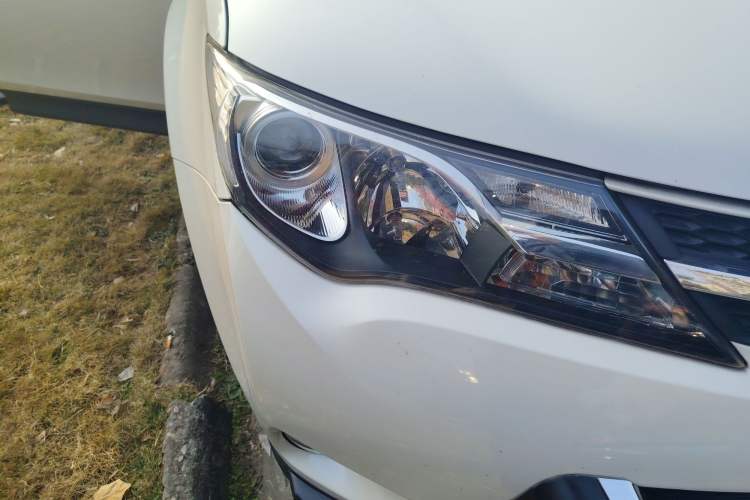 Used Toyota RAV4 2015 2.0L CVT Two-Wheel Drive Fashion Edition