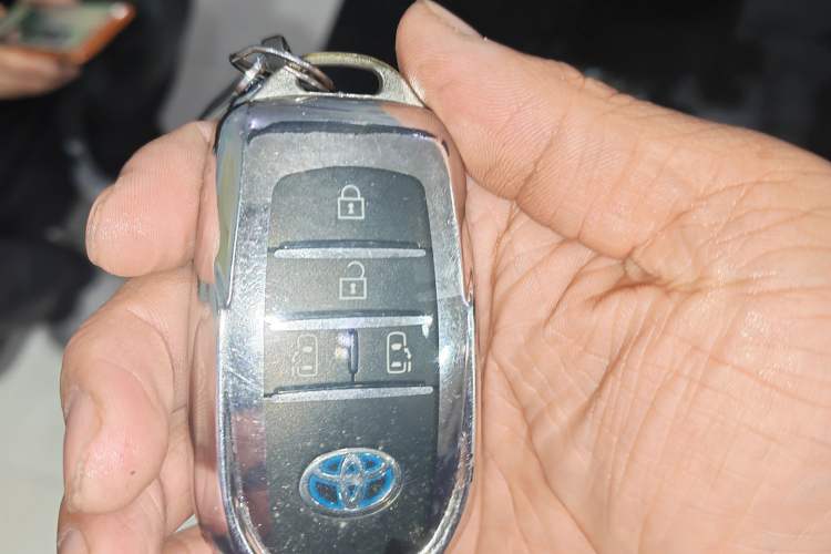 Used Toyota Granvia 2023 2.5L Hybrid Comfort Edition Vehicle Key