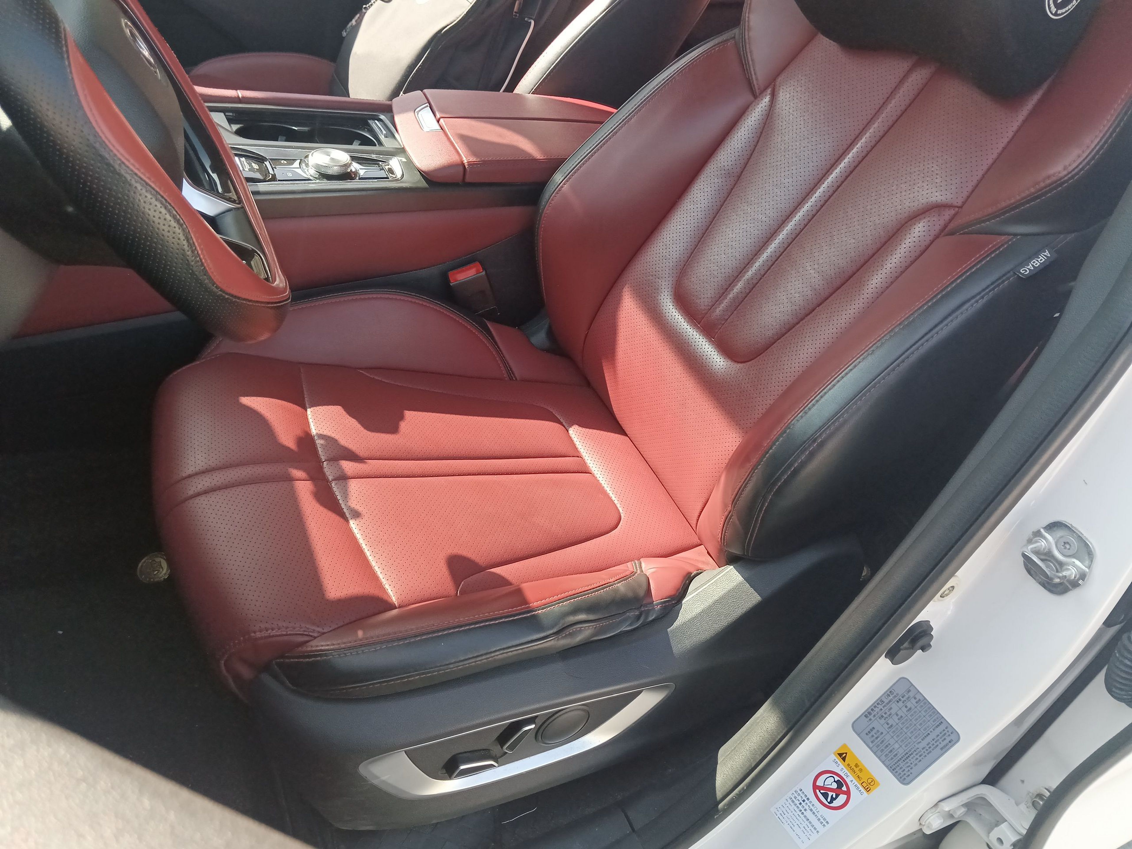 Переднее сиденье в автомобиле