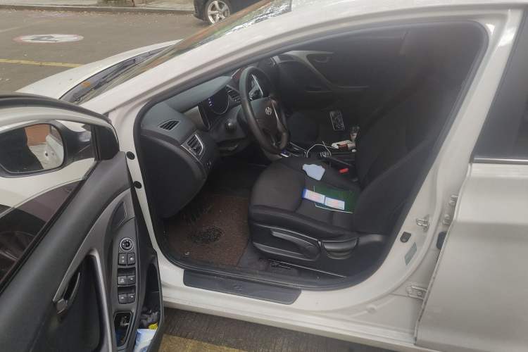 Used Hyundai Elantra (5th Generation / Langdong) 2016 1.6L Automatic Smart Version Driver Seat